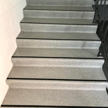 Epoksīda čipšu klajums kāpnem